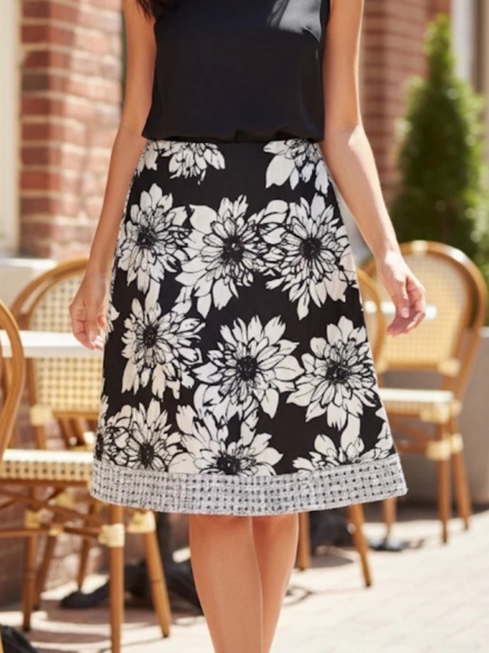 Chico's Black & White Basket Weave Lattice Trim Cattrall Floral Skirt 2 (12/14)